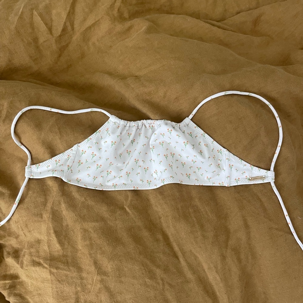 Lahana swim floral top. Says medium but best fits a small/xsmall